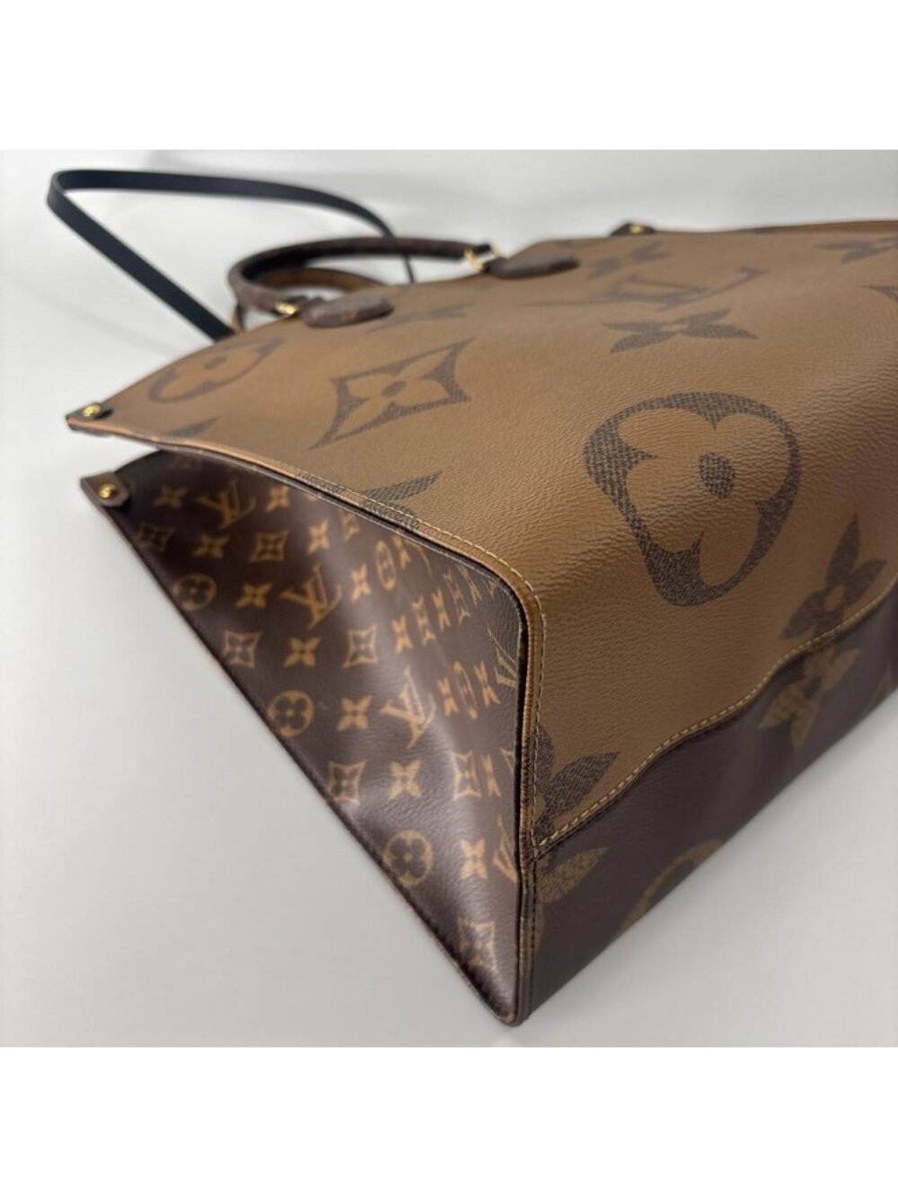 Louis Vuitton IC Monogram Giant On The Go GM Tote - Picture 11 of 14
